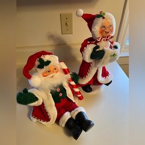 Mr and Mrs Claus no tags overall good condition Santa 9” sitting Mrs. 13 1/2”
